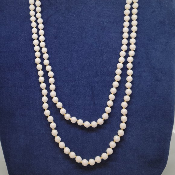 White plastic beaded necklace - set of 2 - Picture 3 of 3